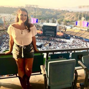 Meet your Posher, Dina